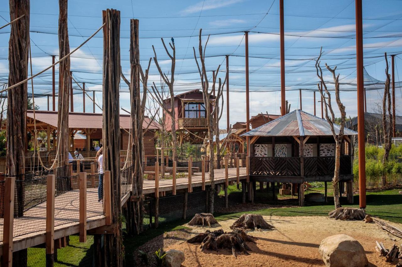 Parrot World - Les Lodges Crecy-la-Chapelle Exterior photo